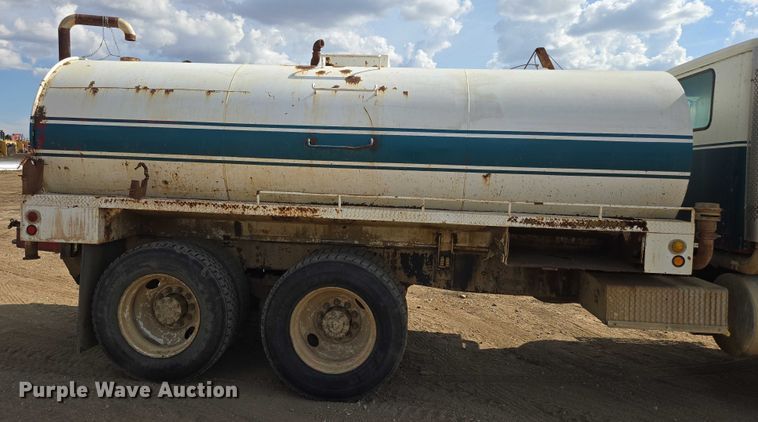image for item DY1201 1988 International 9300 water truck