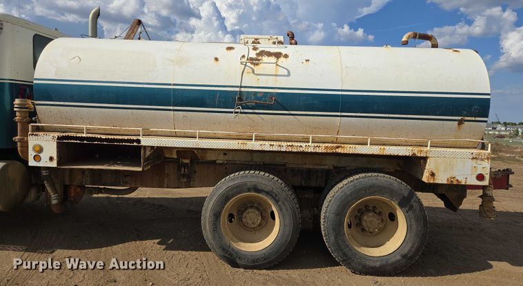 image for item DY1201 1988 International 9300 water truck