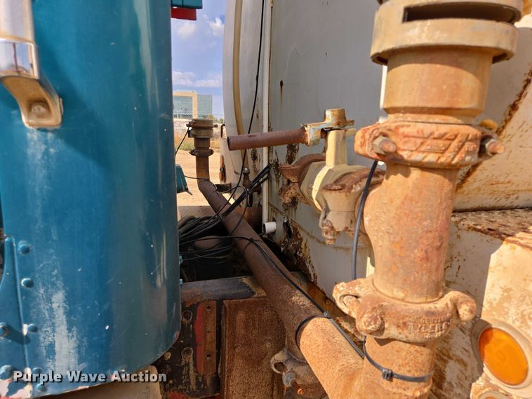 image for item DY1201 1988 International 9300 water truck