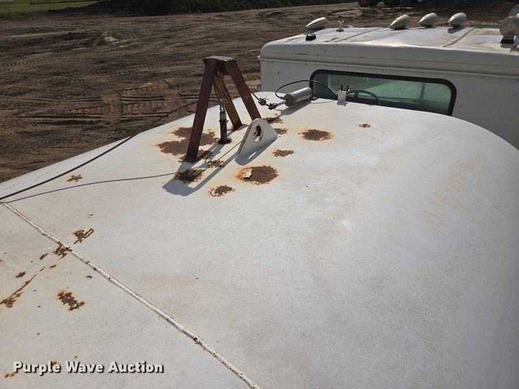 image for item DY1201 1988 International 9300 water truck