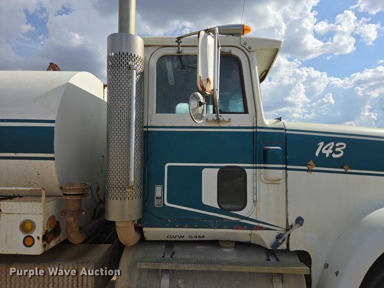 image for item DY1201 1988 International 9300 water truck