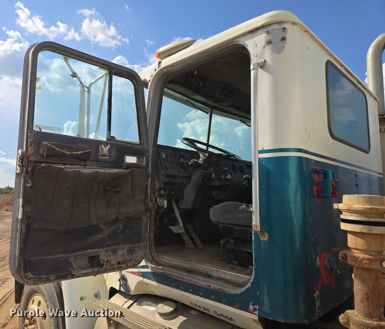 image for item DY1201 1988 International 9300 water truck