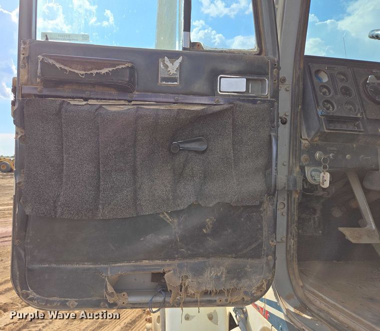 image for item DY1201 1988 International 9300 water truck