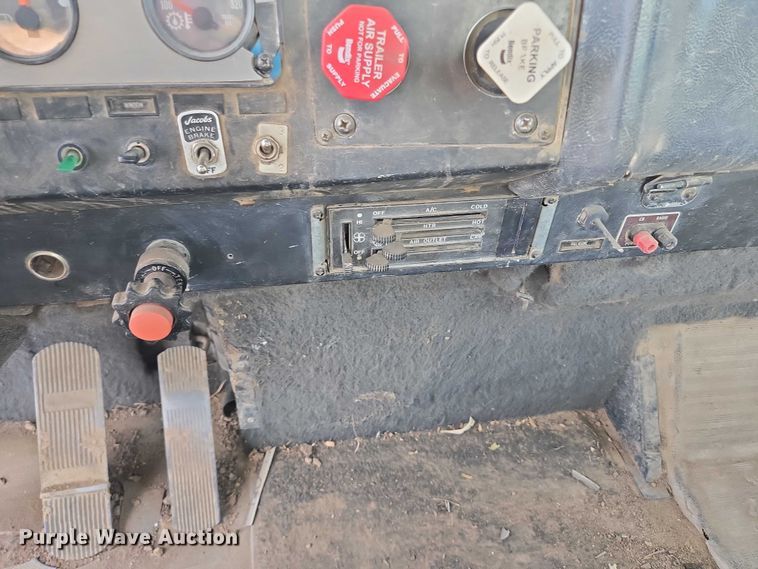 image for item DY1201 1988 International 9300 water truck