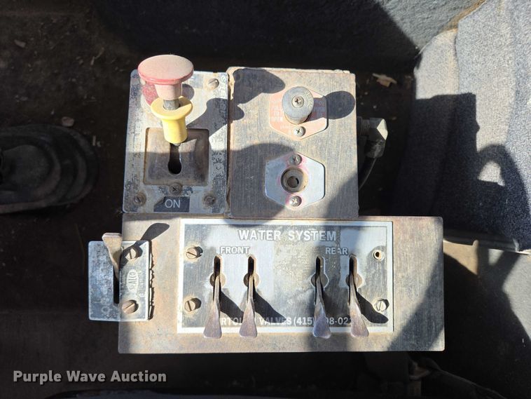 image for item DY1201 1988 International 9300 water truck