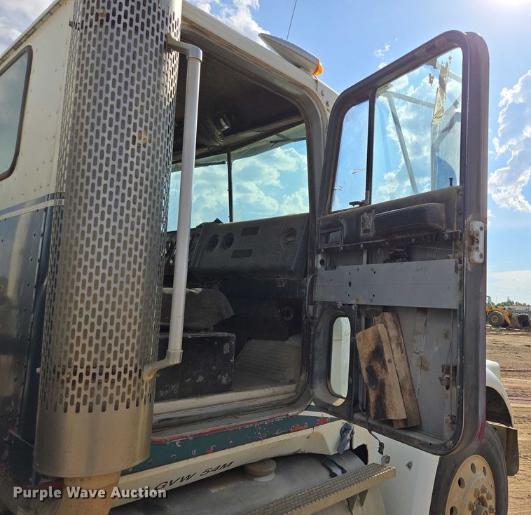 image for item DY1201 1988 International 9300 water truck
