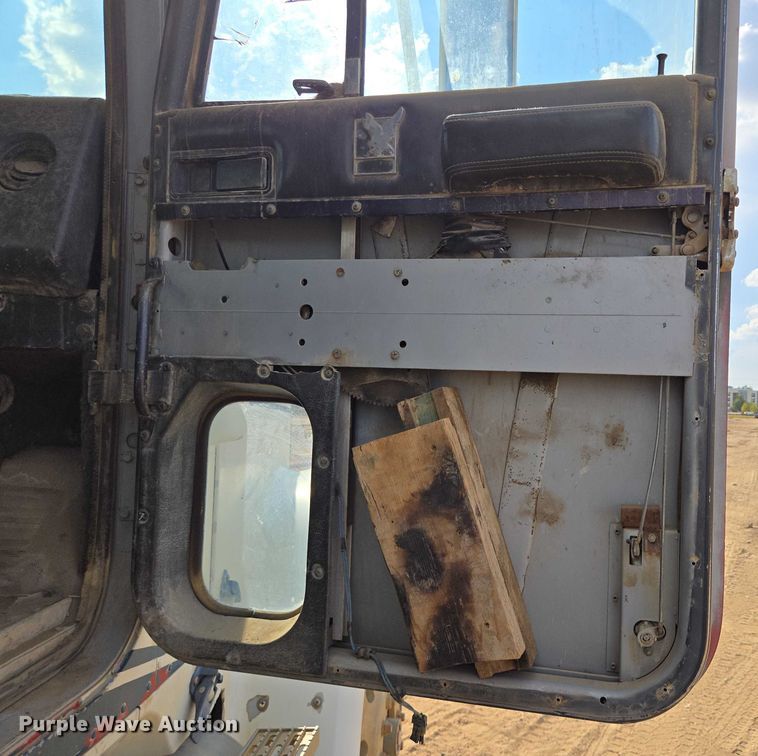 image for item DY1201 1988 International 9300 water truck