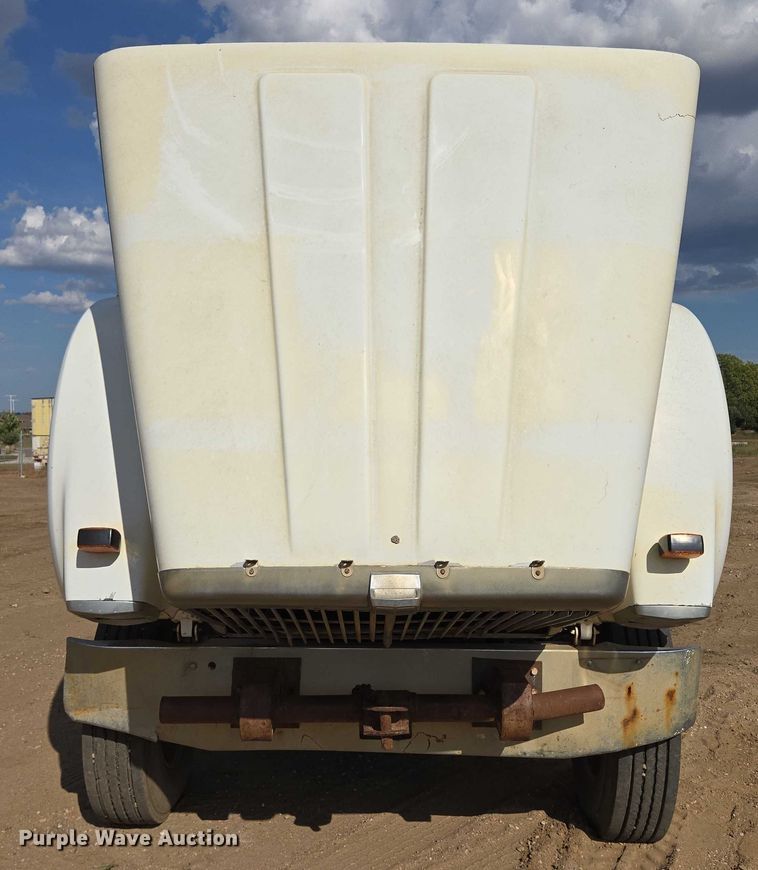 image for item DY1201 1988 International 9300 water truck