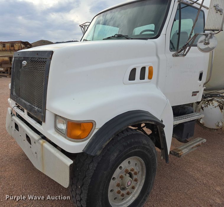 image for item DY1226 2003 Sterling Truck L9500 ready mix truck