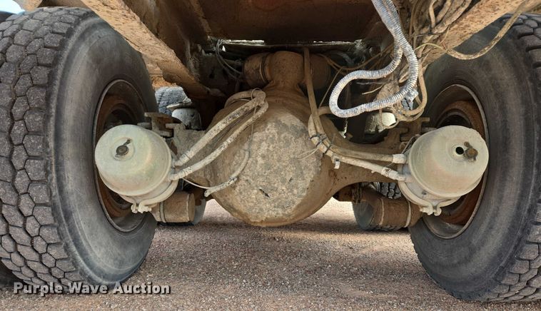 image for item DY1226 2003 Sterling Truck L9500 ready mix truck