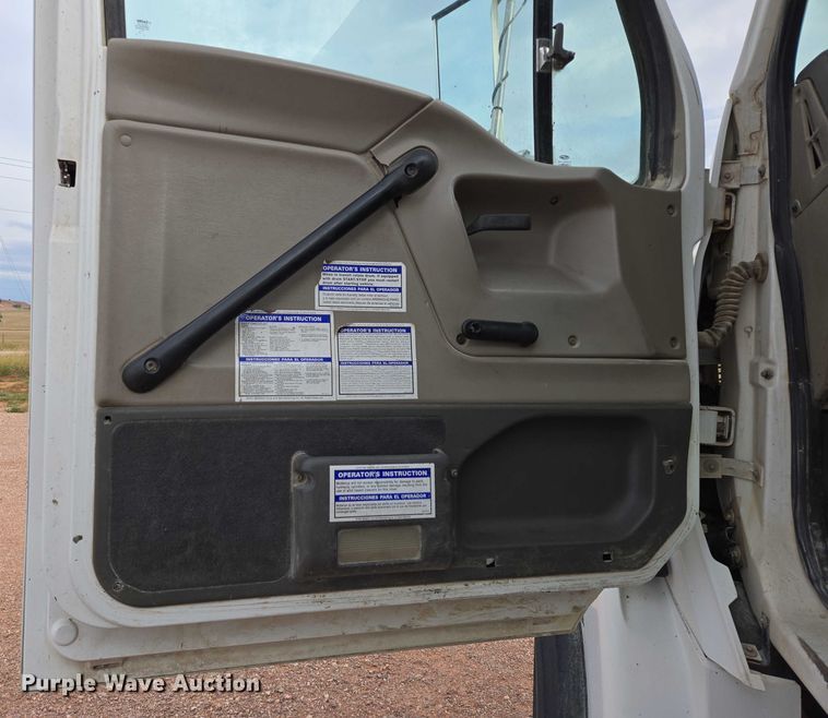 image for item DY1226 2003 Sterling Truck L9500 ready mix truck