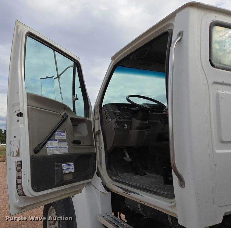 image for item DY1226 2003 Sterling Truck L9500 ready mix truck