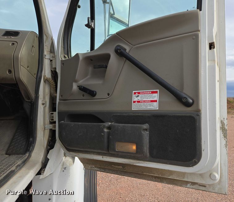 image for item DY1226 2003 Sterling Truck L9500 ready mix truck