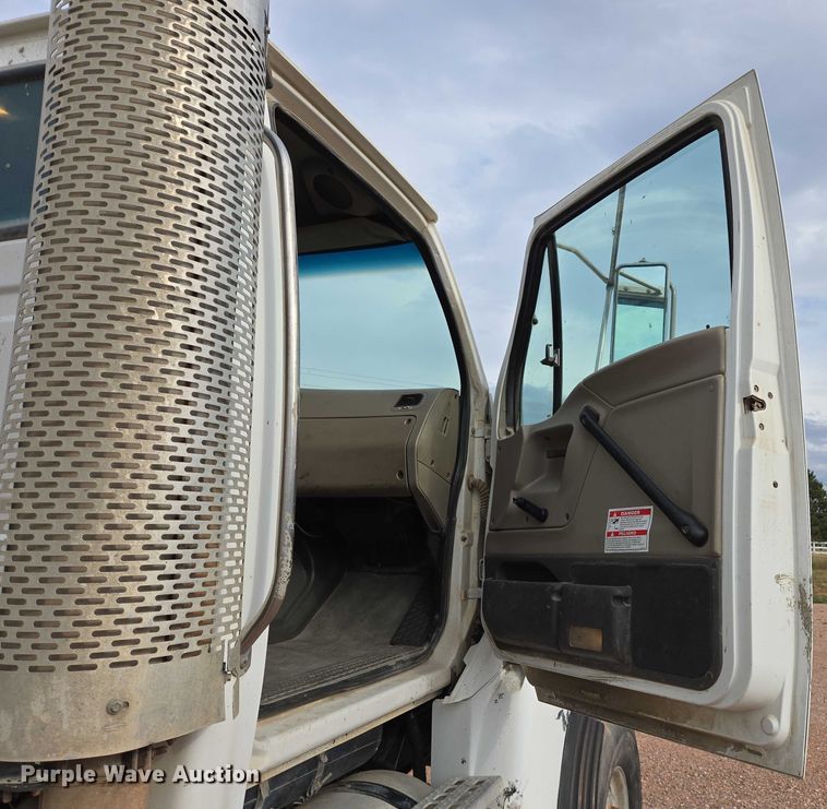 image for item DY1226 2003 Sterling Truck L9500 ready mix truck