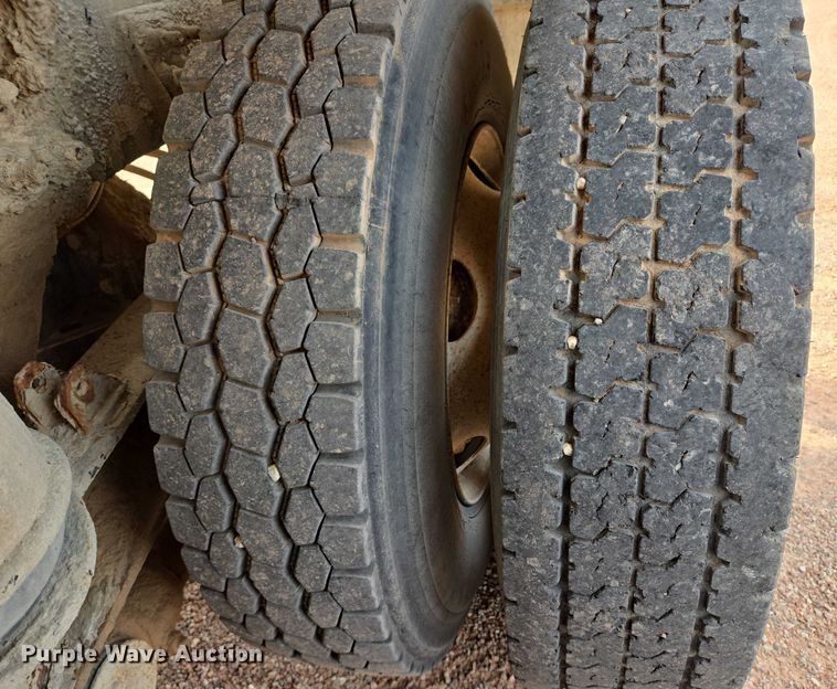 image for item DY1226 2003 Sterling Truck L9500 ready mix truck