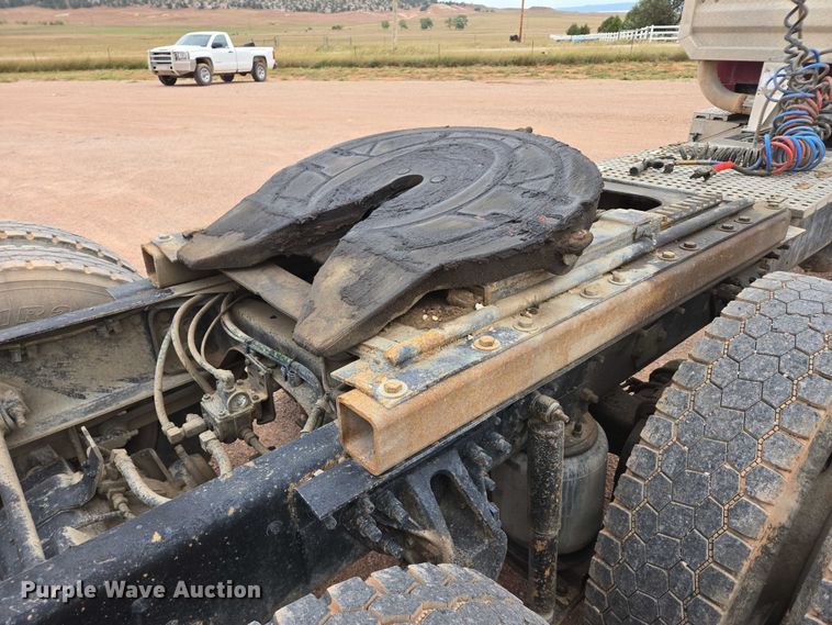 image for item DY1227 1997 Ford Areomax semi truck