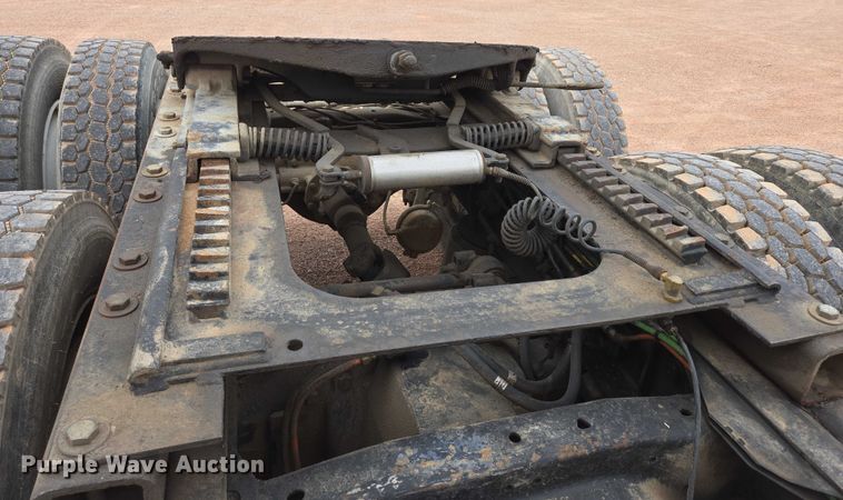 image for item DY1227 1997 Ford Areomax semi truck