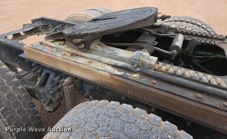 image for item DY1227 1997 Ford Areomax semi truck