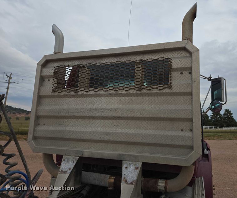 image for item DY1227 1997 Ford Areomax semi truck