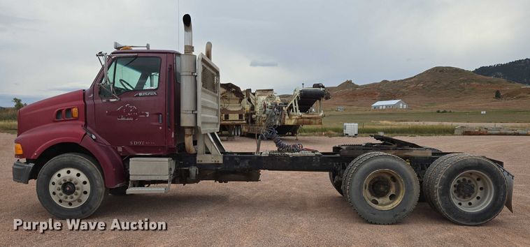 image for item DY1227 1997 Ford Areomax semi truck