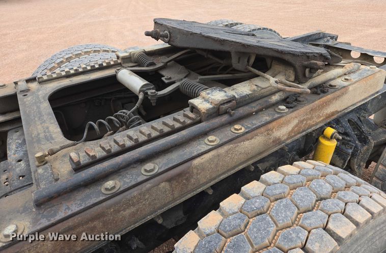 image for item DY1227 1997 Ford Areomax semi truck