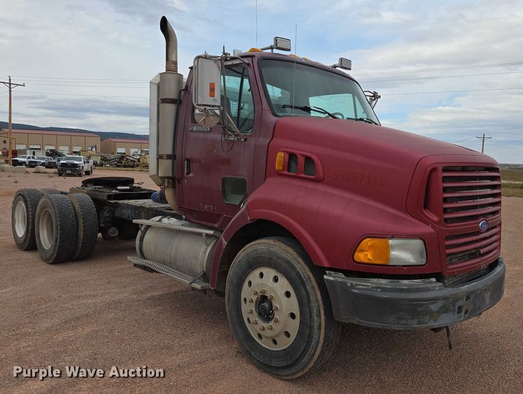 image for item DY1227 1997 Ford Areomax semi truck