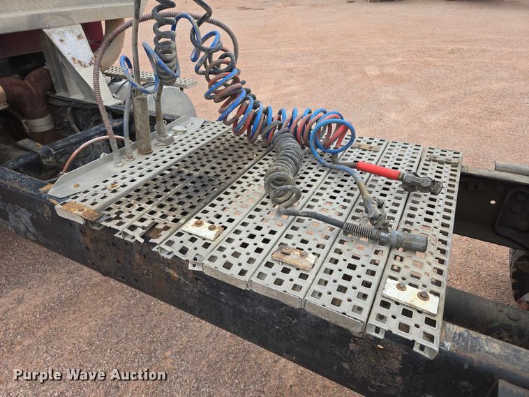 image for item DY1227 1997 Ford Areomax semi truck