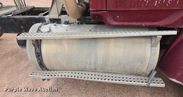 image for item DY1227 1997 Ford Areomax semi truck