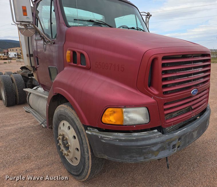 image for item DY1227 1997 Ford Areomax semi truck