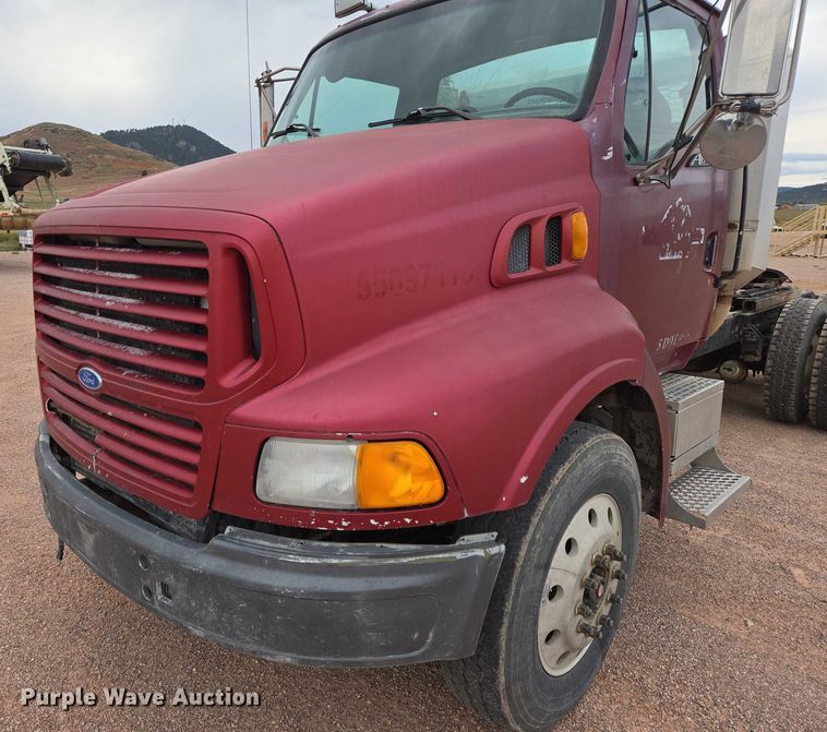 image for item DY1227 1997 Ford Areomax semi truck