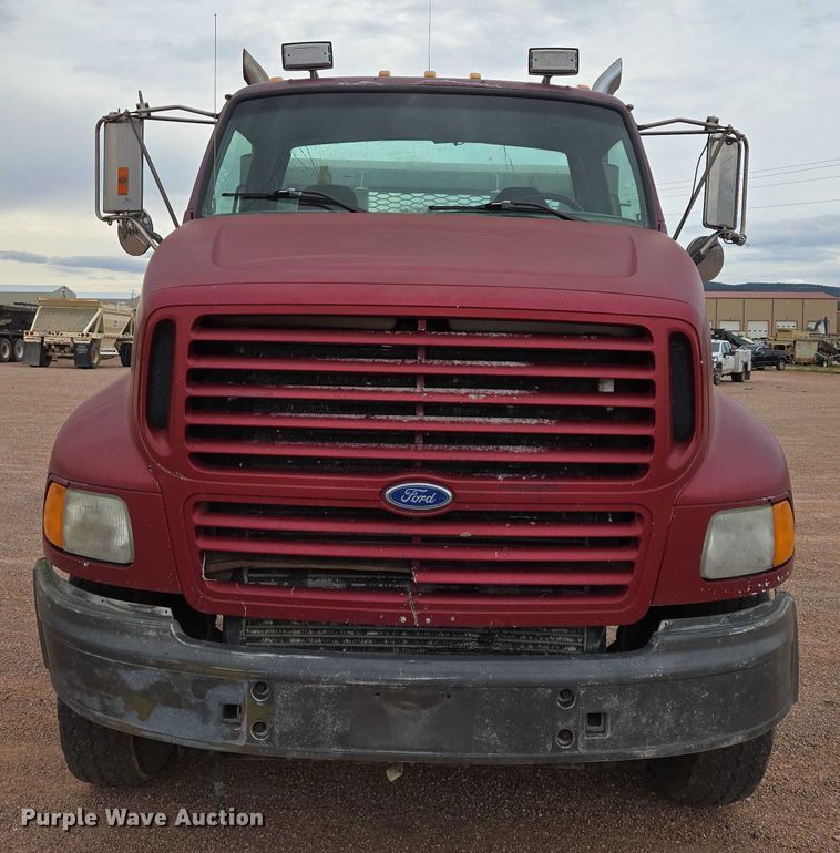 image for item DY1227 1997 Ford Areomax semi truck