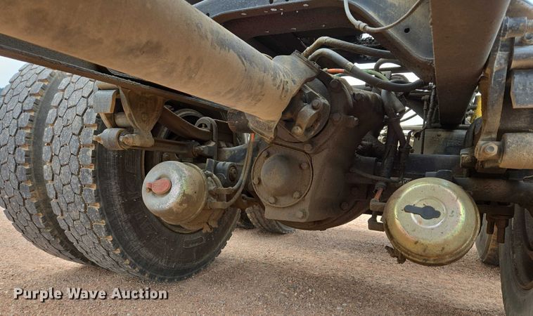 image for item DY1227 1997 Ford Areomax semi truck