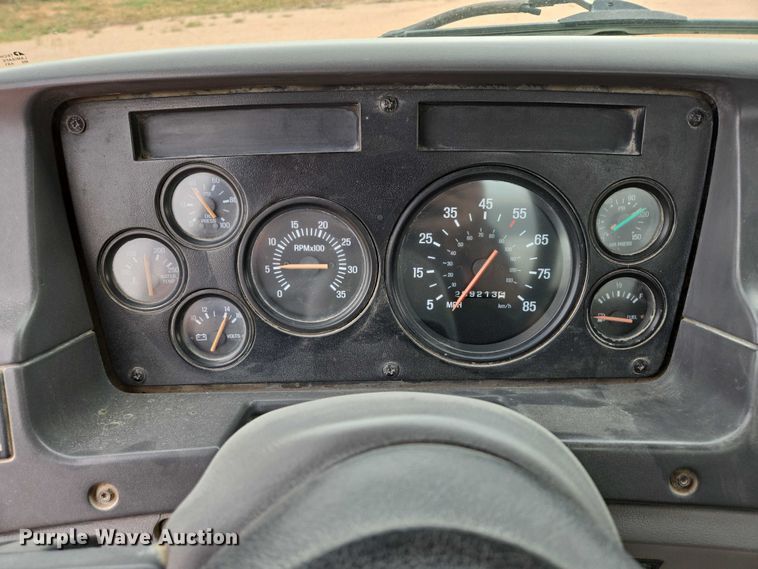 image for item DY1227 1997 Ford Areomax semi truck