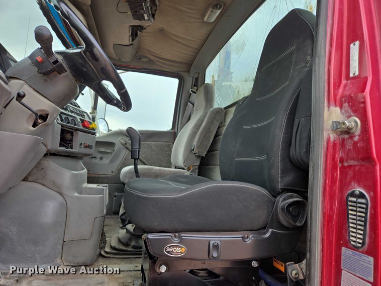 image for item DY1227 1997 Ford Areomax semi truck