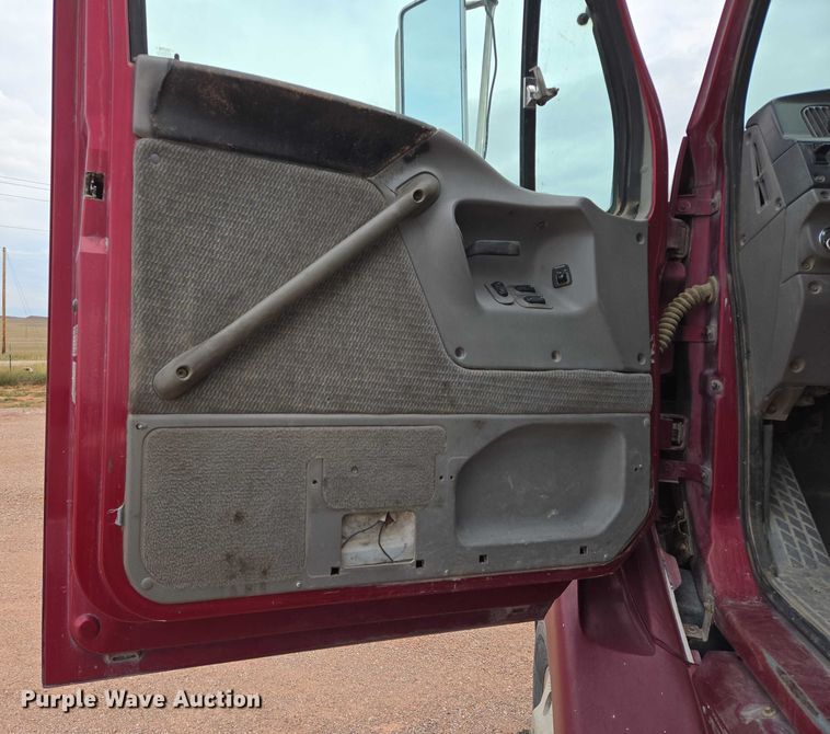 image for item DY1227 1997 Ford Areomax semi truck