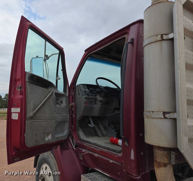 image for item DY1227 1997 Ford Areomax semi truck