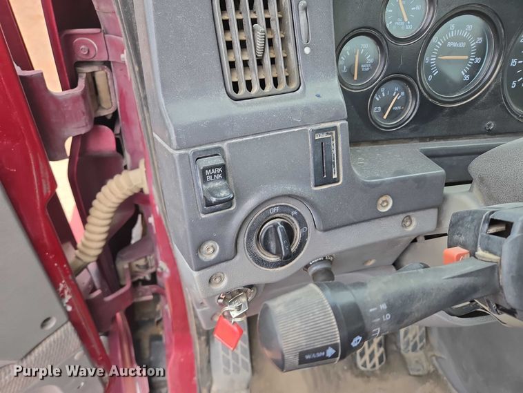 image for item DY1227 1997 Ford Areomax semi truck