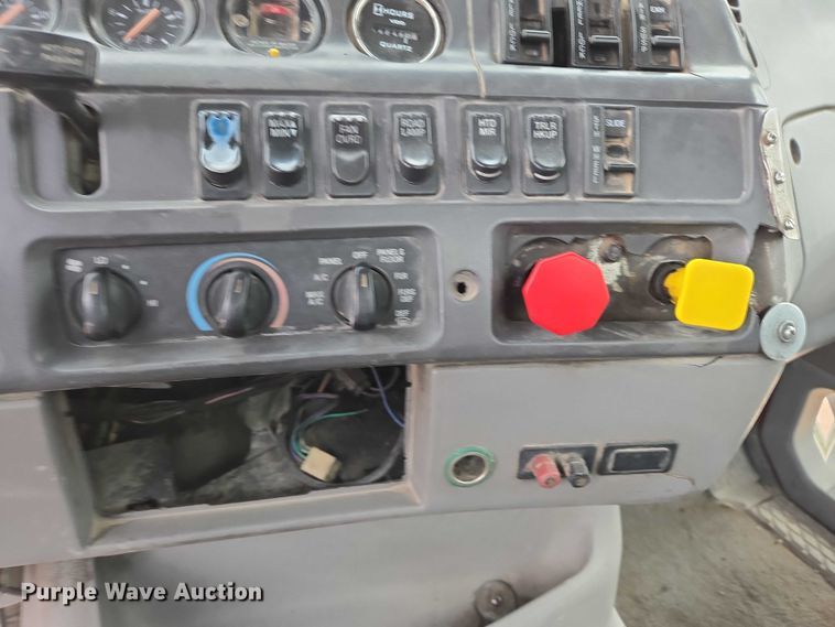 image for item DY1227 1997 Ford Areomax semi truck