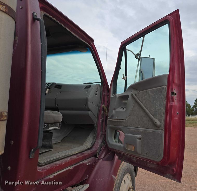 image for item DY1227 1997 Ford Areomax semi truck