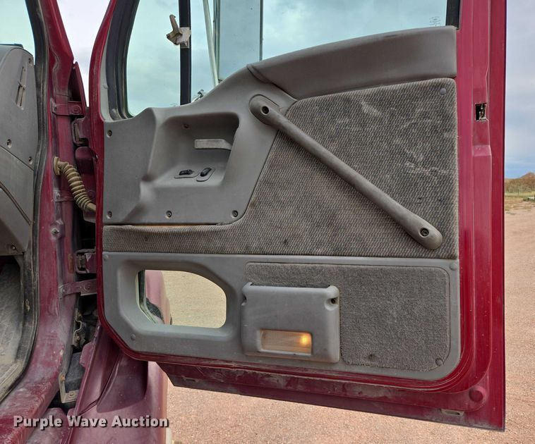 image for item DY1227 1997 Ford Areomax semi truck