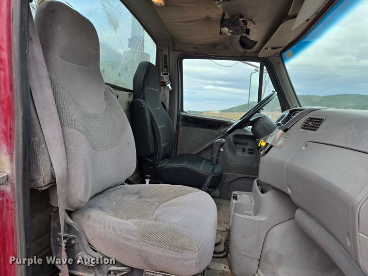 image for item DY1227 1997 Ford Areomax semi truck