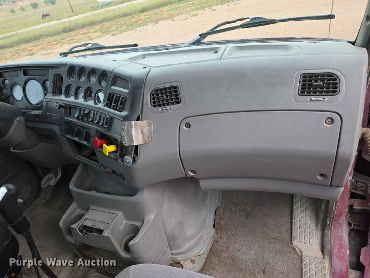 image for item DY1227 1997 Ford Areomax semi truck