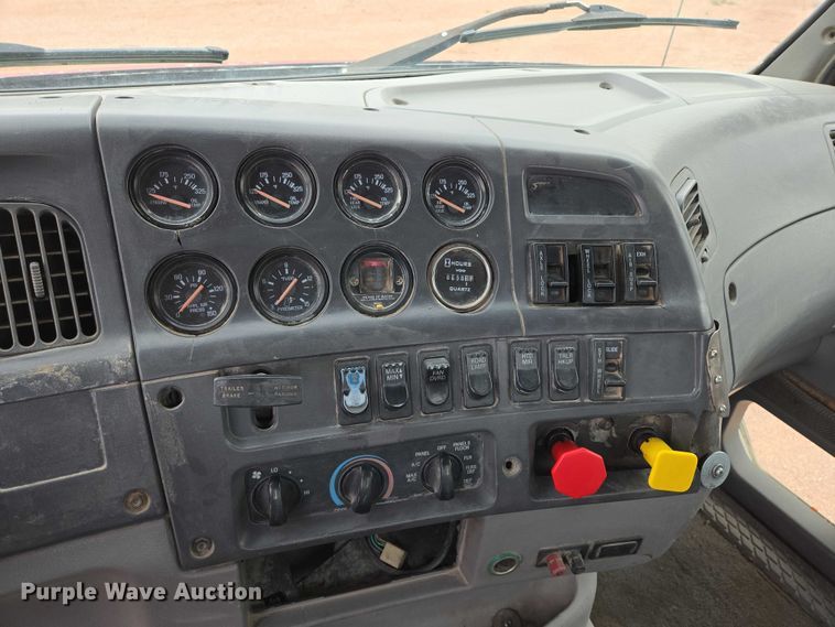 image for item DY1227 1997 Ford Areomax semi truck