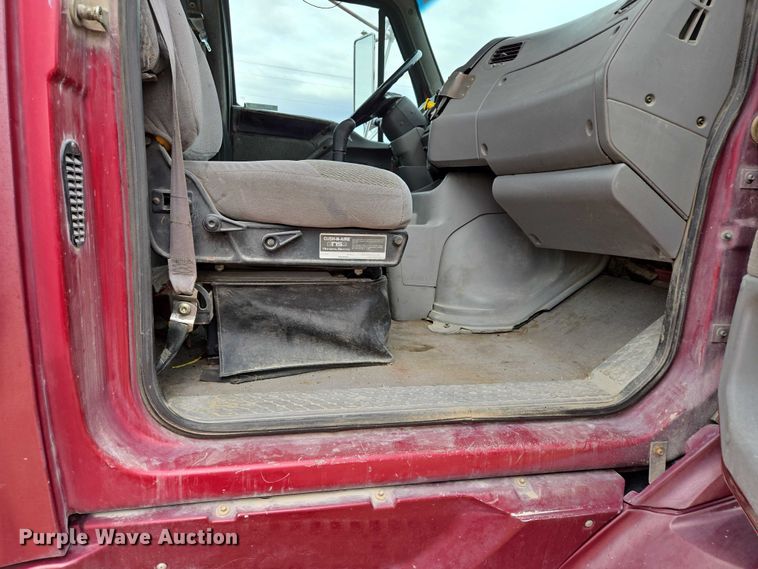 image for item DY1227 1997 Ford Areomax semi truck