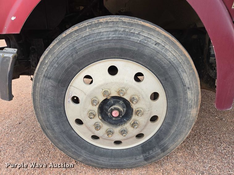 image for item DY1227 1997 Ford Areomax semi truck