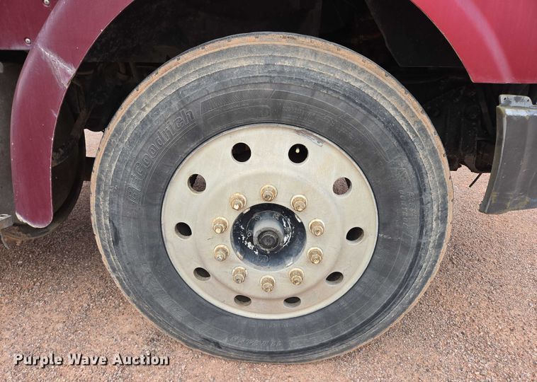 image for item DY1227 1997 Ford Areomax semi truck