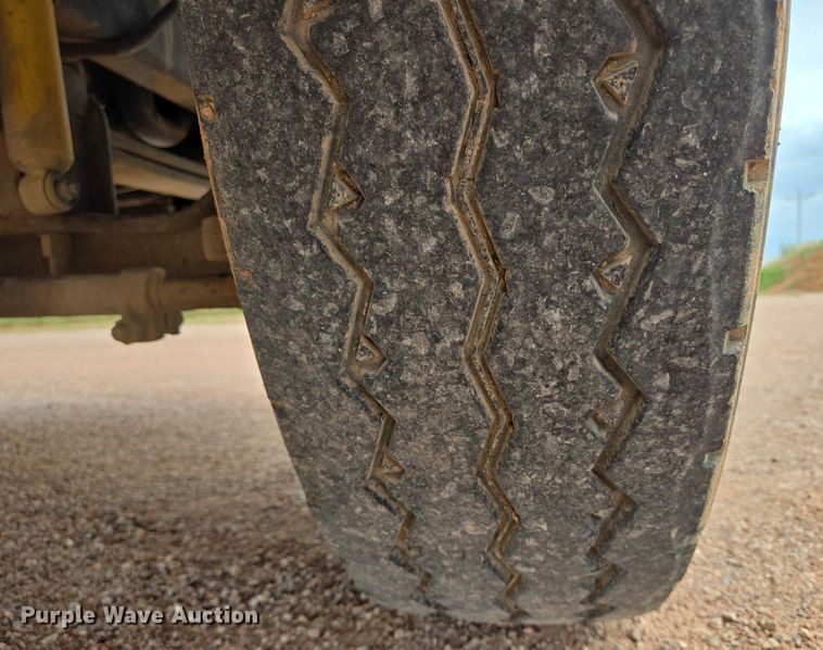 image for item DY1227 1997 Ford Areomax semi truck