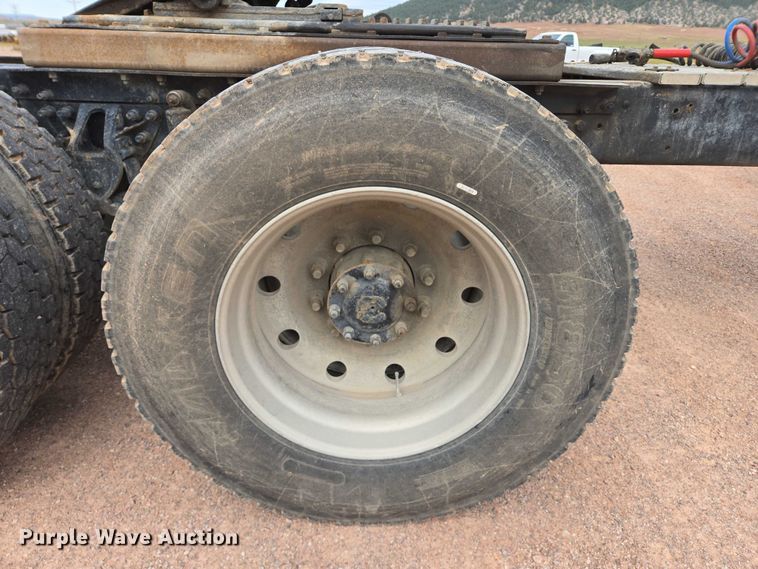 image for item DY1227 1997 Ford Areomax semi truck