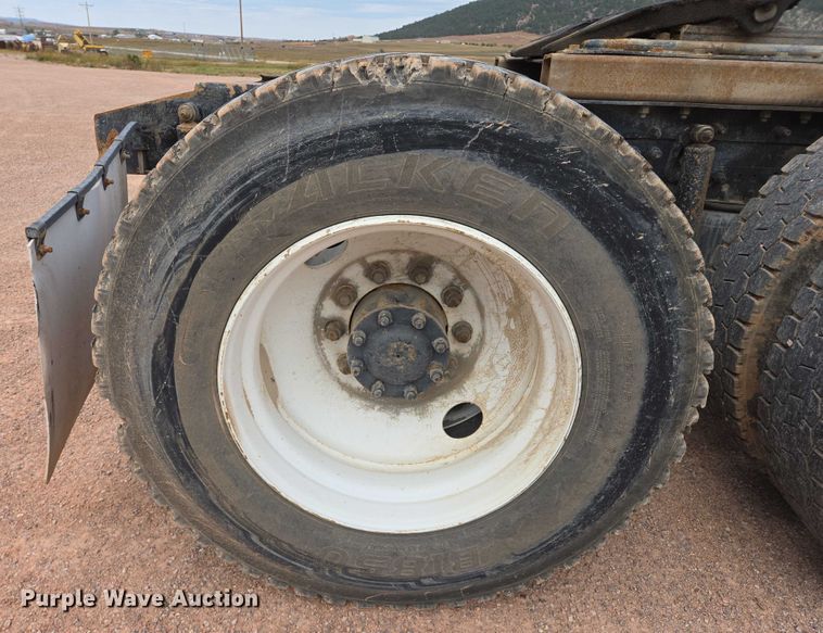 image for item DY1227 1997 Ford Areomax semi truck