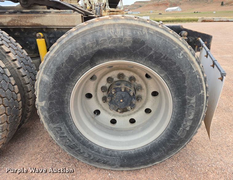 image for item DY1227 1997 Ford Areomax semi truck